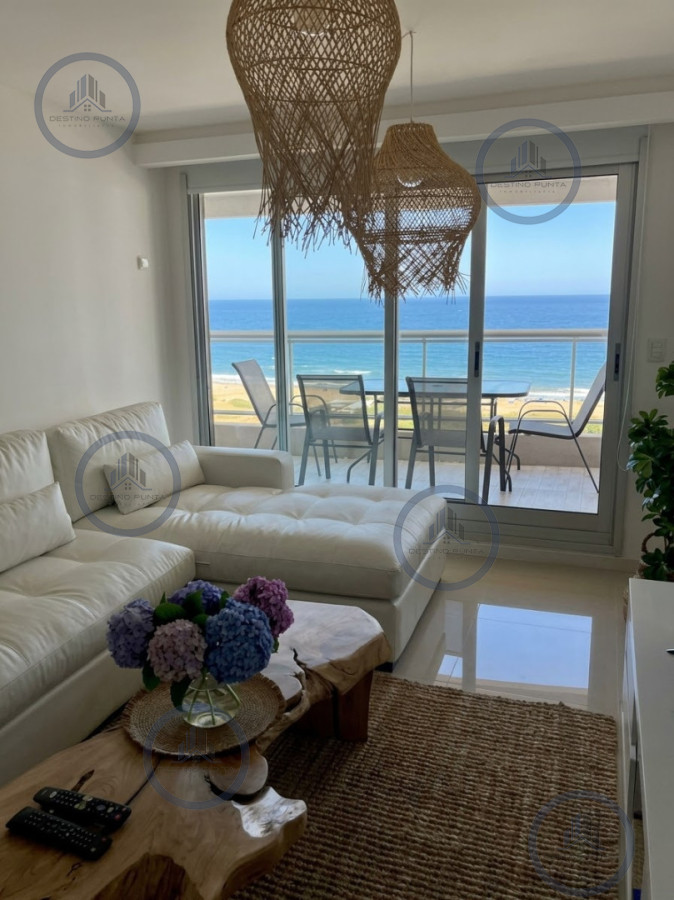 Apartamento moderno piso alto de 2 dormitorios con parrillero de uso exclusivo a pasos de Playa Brava — fotografía 2