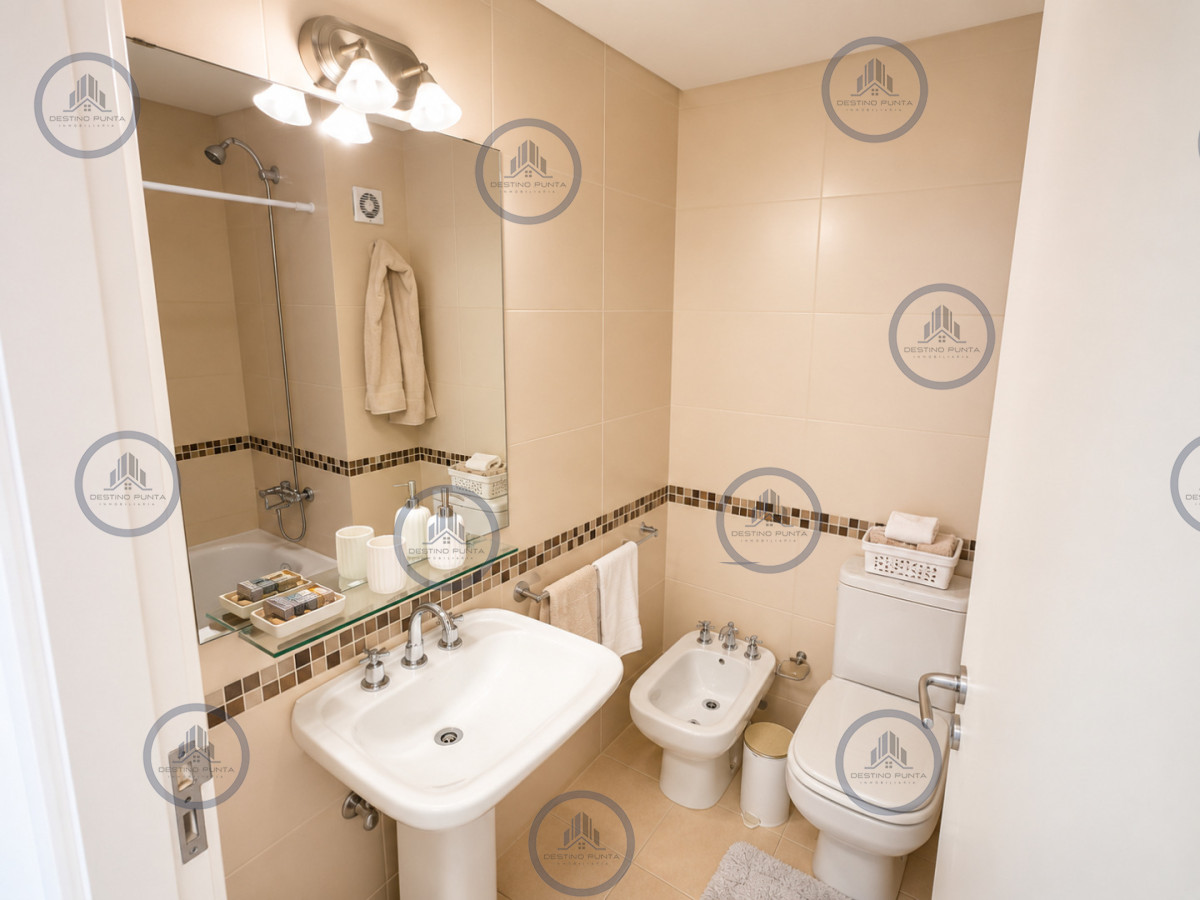 Apartamento ID.3255 - Apartamento de 3 Dormitorios con Vista al Mar, en Playa Brava Punta del Este