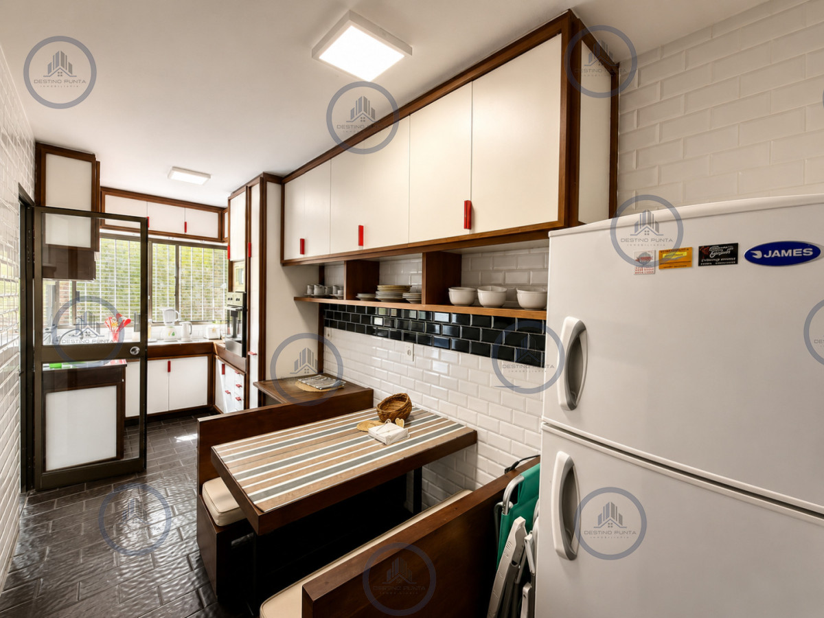 Apartamento ID.3115 - Oportunidad en Venta! Apartamento con alma de casa, 3 Dormitorios, Parrillero y Estufa, en zona Península Punta del Este