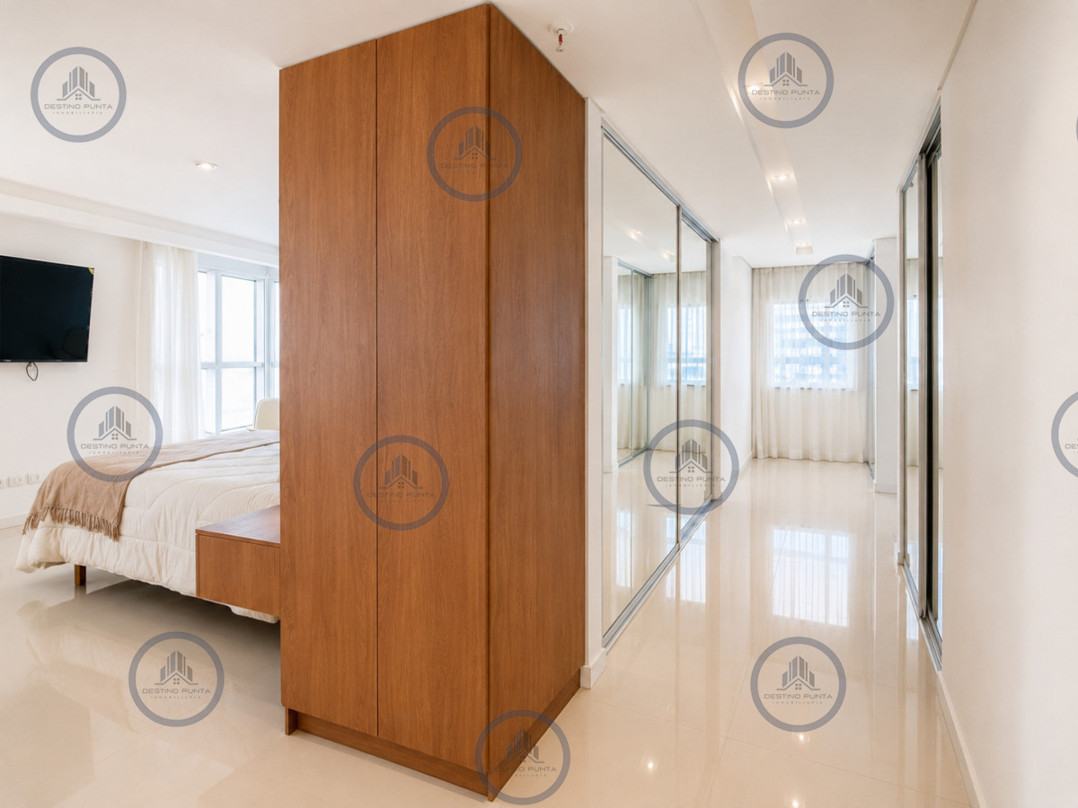 Apartamento ID.150 - Espectacular Penthouse Duplex con 4 Dormitorios + Dependencia y Terraza con Parrillero, en torre premium de Playa Brava, Punta del Este