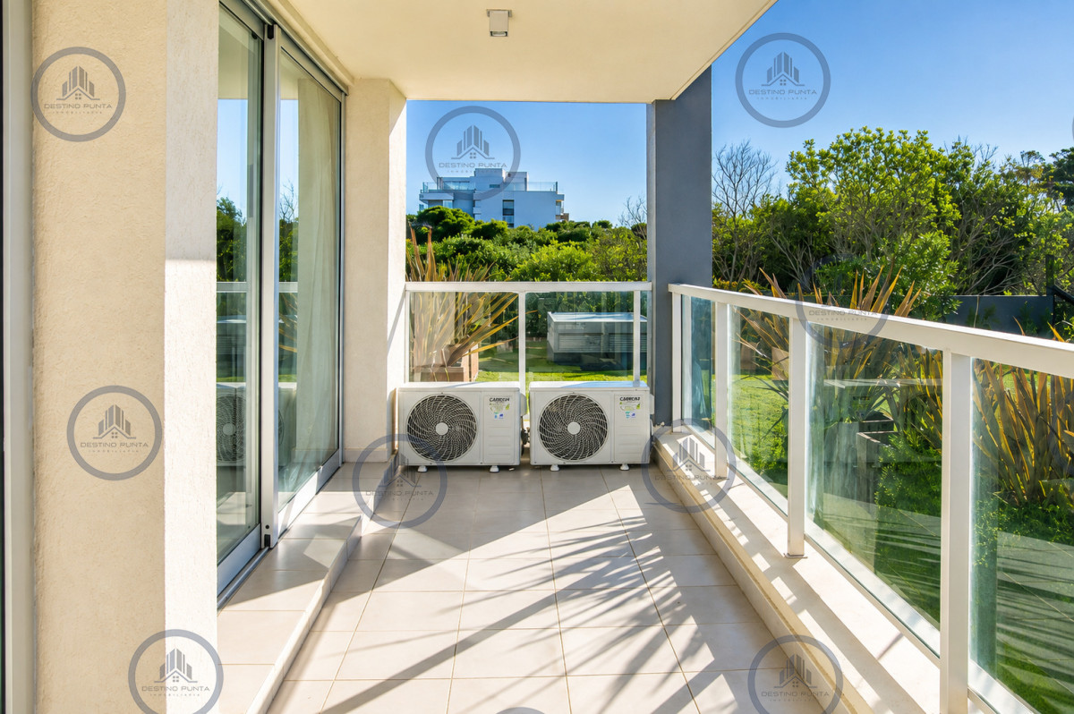 Apartamento ID.1817 - Apartamento de 3 Dormitorios Primera Línea del Mar, Playa Brava Punta del Este