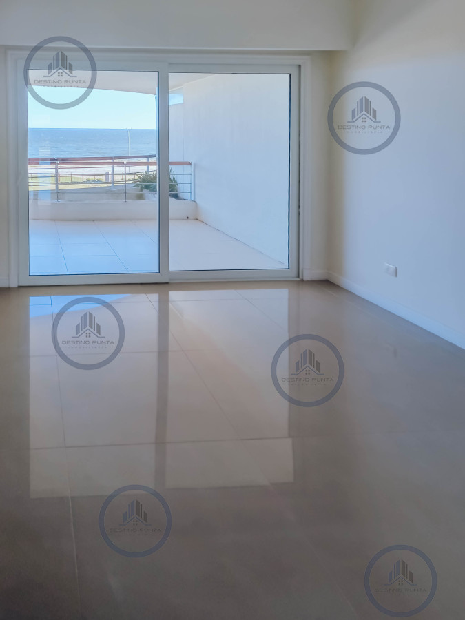 Apartamento ID.230 - Exclusivo penthouse en venta de dos dormitorios sobre Playa Mansa