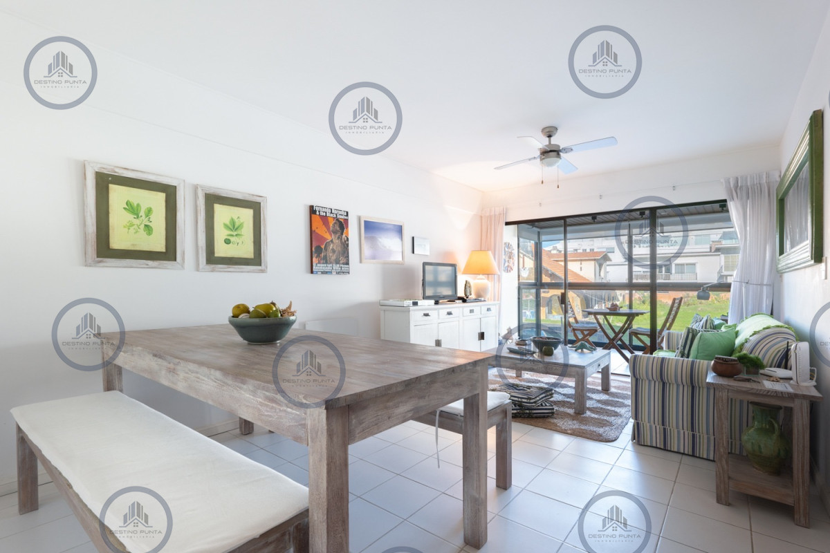 Apartamento ID.2593 - Apartamento de 2 Dormitorios frente al Mar, en Venta, Península de Punta del Este