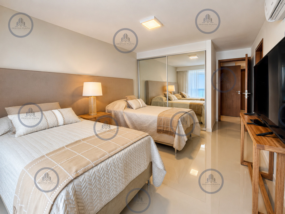 Apartamento ID.150 - Espectacular Penthouse Duplex con 4 Dormitorios + Dependencia y Terraza con Parrillero, en torre premium de Playa Brava, Punta del Este