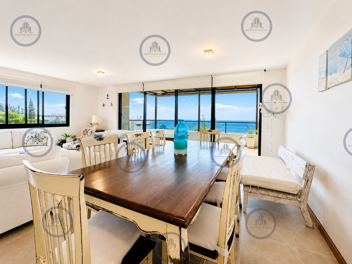 Apartamento ID.2462 - Excelente y amplio departamento duplex en venta de 3 dormitorios mas dependencia con parrillero, Punta Ballena