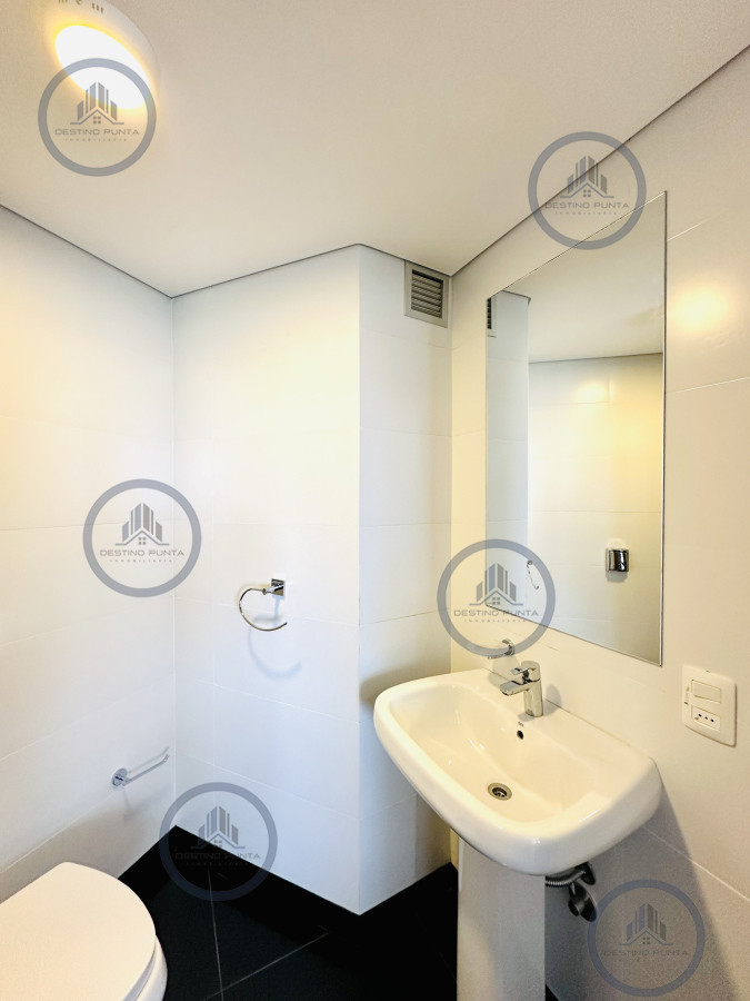 Apartamento ID.2295 - Oportunidad de venta apartamento de 3 dormitorios mas dependencia Playa Brava, Punta del Este