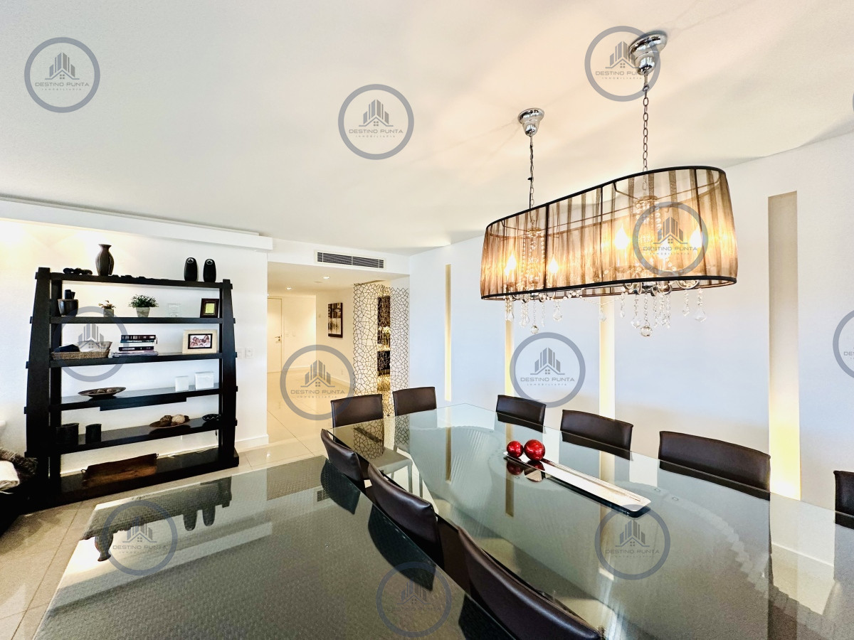 Apartamento ID.1708 - Alquiler temporario de gran apartamento de 4 dormitorios más dependencia en Playa Mansa