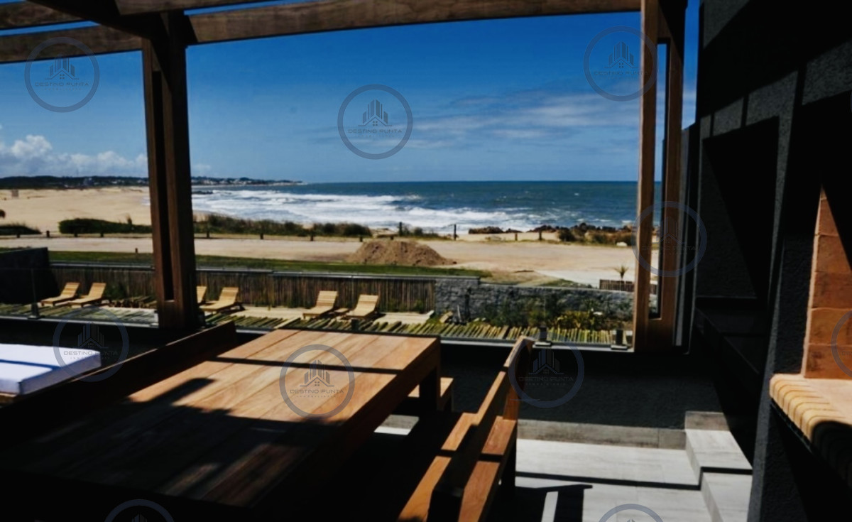 Alquiler temporario de apartamento sobre Montoya de tres dormitorios mas dependencia y parrillero de uso exclusivo. Montoya, La Barra — fotografía 3