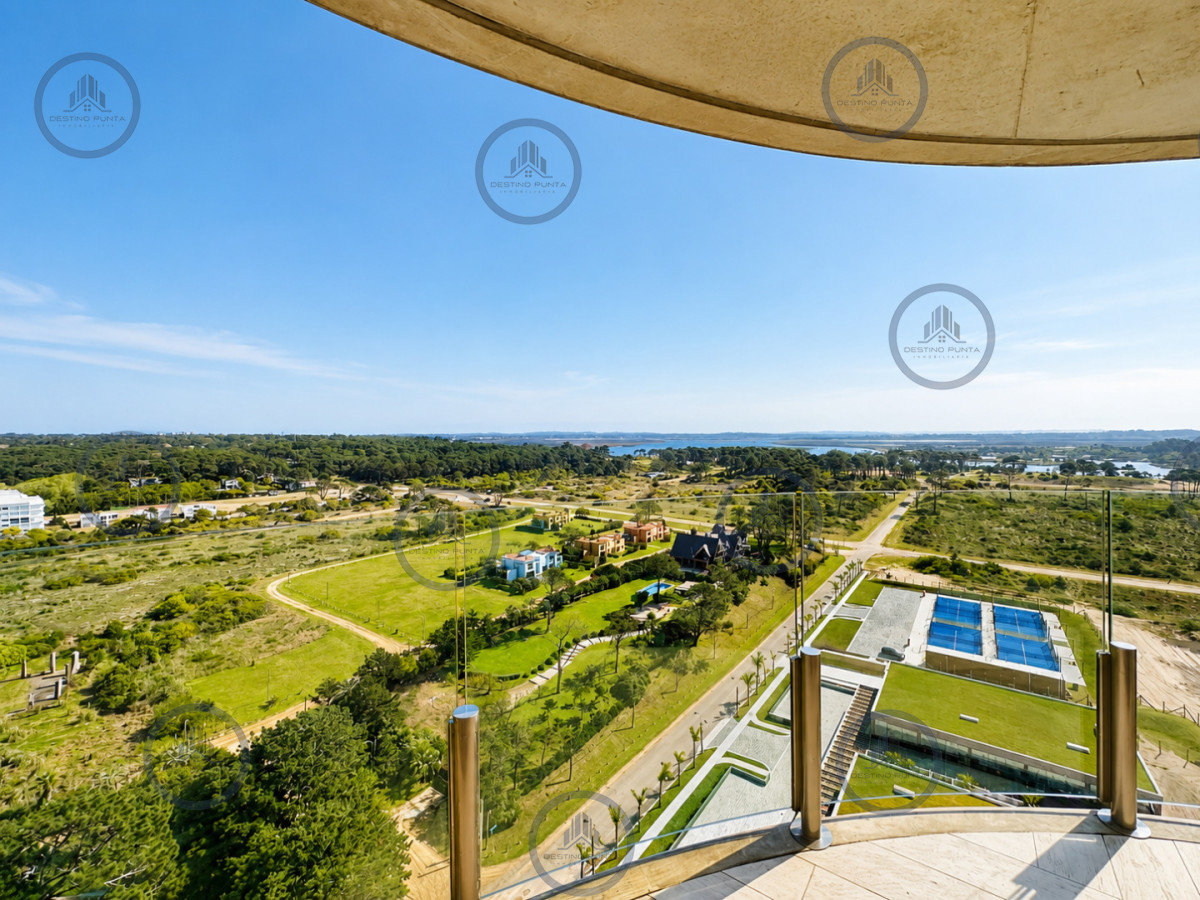 Apartamento ID.678 - Espectacular Apartamento de 2 Dormitorios y Medio, piso alto, Torre Surfside, Punta del Este