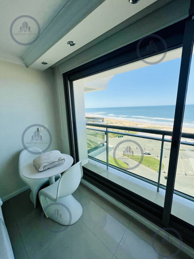 Apartamento ID.994 - Alquiler temporario de apartamento de tres dormitorios en torre de categoría sobre Playa Brava, Punta del Este