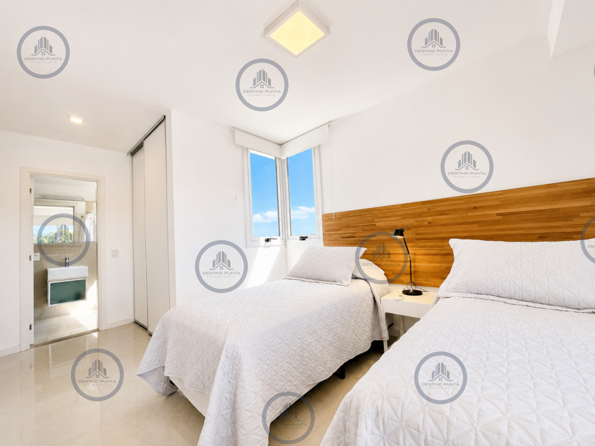 Apartamento ID.2985 - Penthouse de 3 Dormitorios con Barbacoa en Primera Línea del Mar, Playa Brava Punta del Este