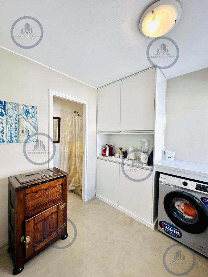 Apartamento ID.2461 - Alquiler y venta de apartamento con vista al Mar en Península de 3 dormitorios más dependencia