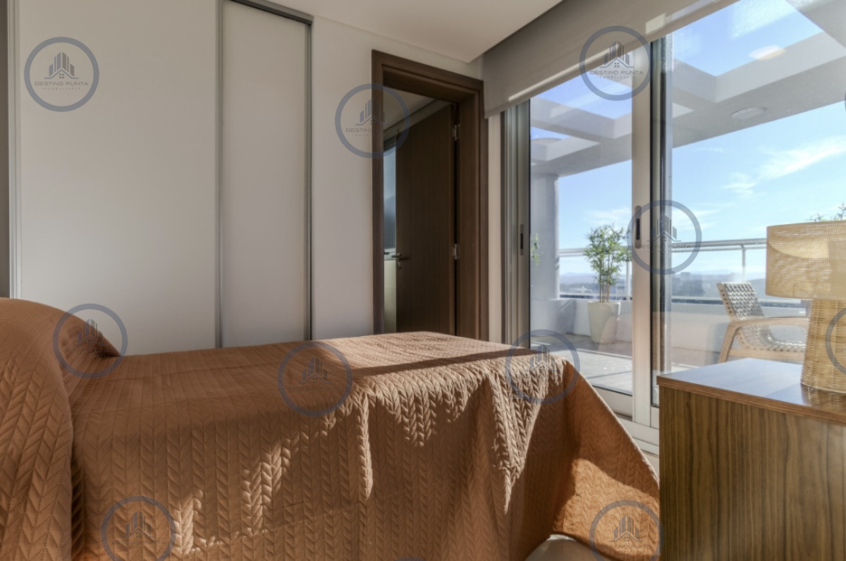 Apartamento ID.171 - Moderno Penthouse con Vista al Mar, en Playa Brava, 3 Dormitorios con Parrillero y Dependencia de servicio