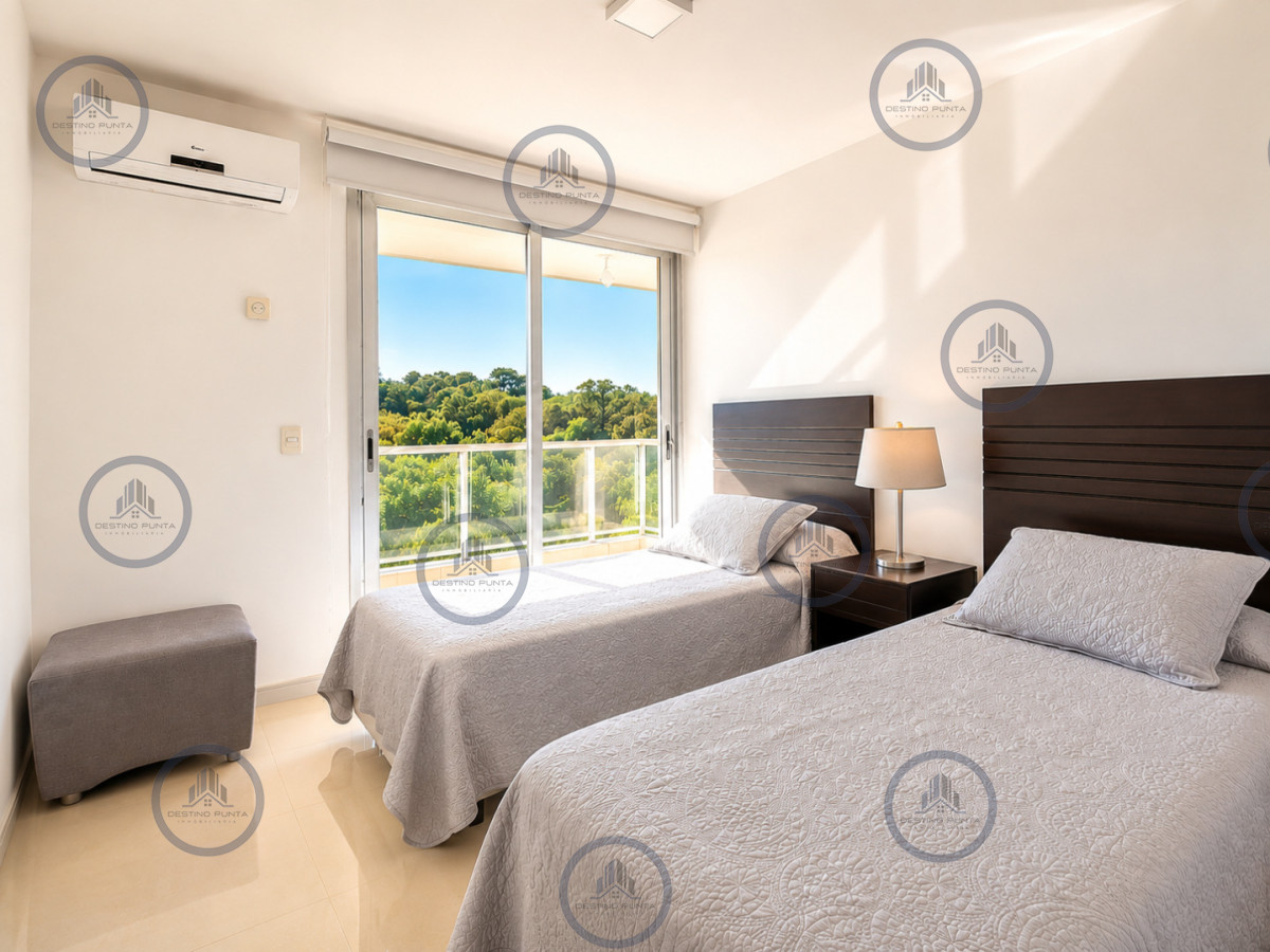 Apartamento ID.3106 - Apartamento de 3 Dormitorios en Primera Línea del Mar, Playa Brava Punta del Este