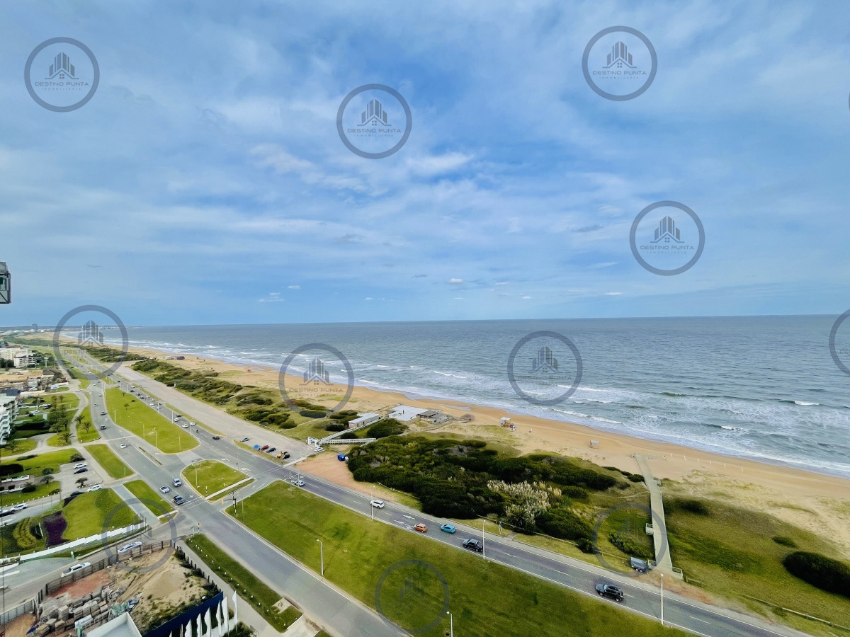 Apartamento ID.1940 - Venta Espectacular Apartamento Frente al Mar, 3 Dormitorios, Le Parc Punta del Este