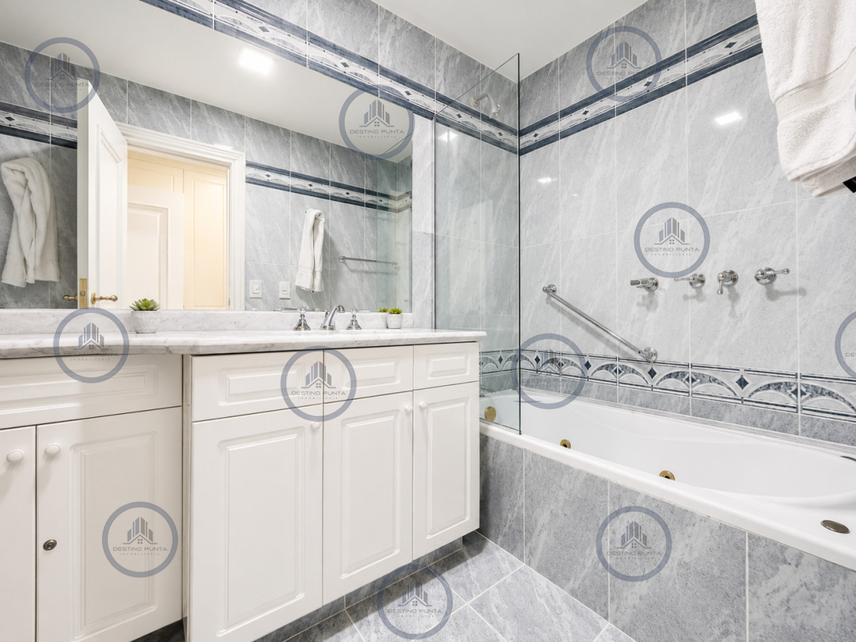 Apartamento ID.79 - Apartamento de 3 Dormitorios sobre Playa Mansa, en Venta y Alquiler, Punta del Este