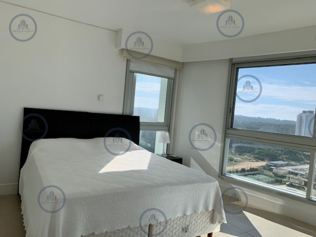 Apartamento ID.25 - Venta y alquiler temporario de apartamento de tres dormitorios mas dependencia de servicio en Playa Brava