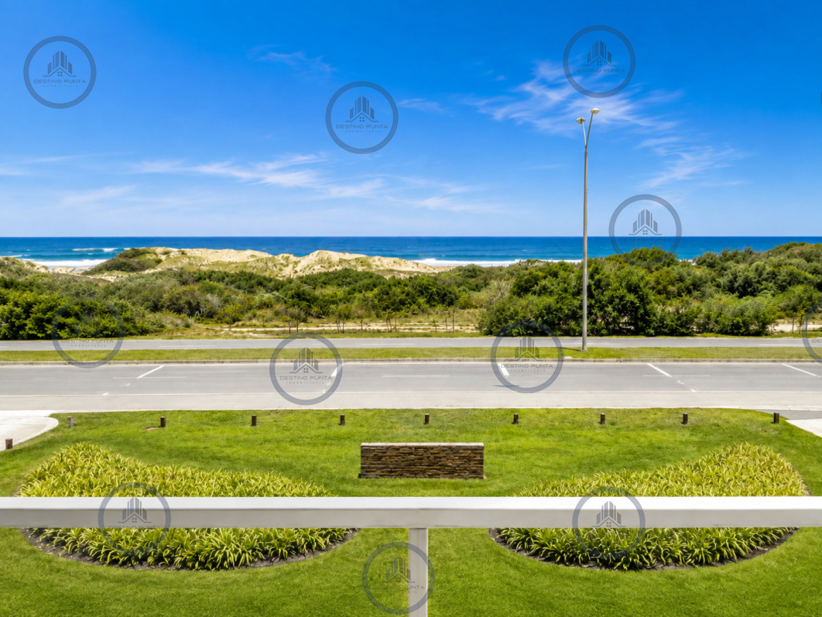 Apartamento ID.1816 - Apartamento de 3 Dormitorios en Primera Línea del Mar, Playa Brava Punta del Este