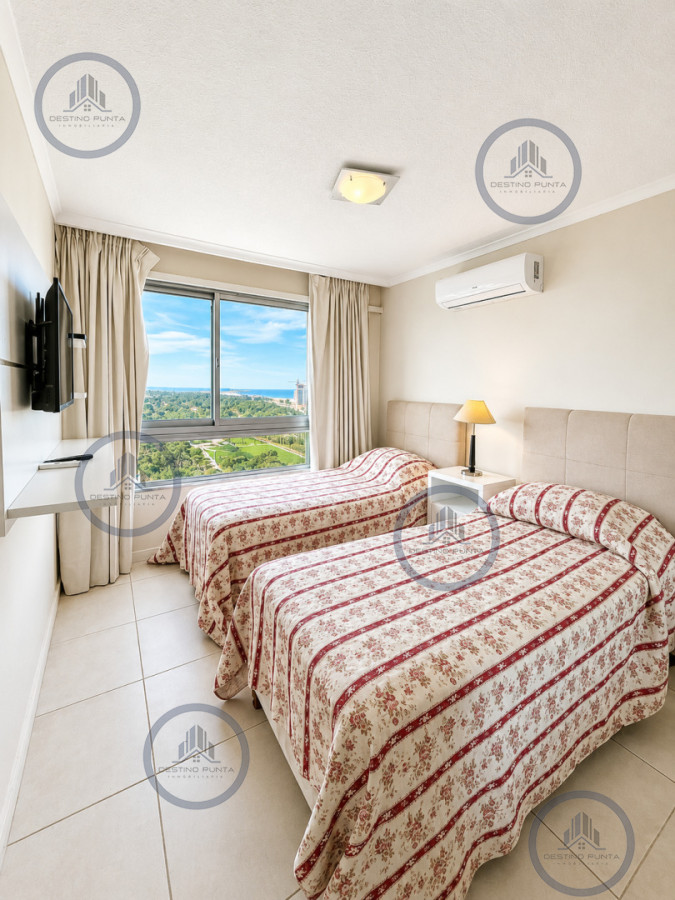 Apartamento ID.3127 - Apartamento luminoso con variedad de servicios en venta, 3 dormitorios, zona Roosevelt Playa Brava