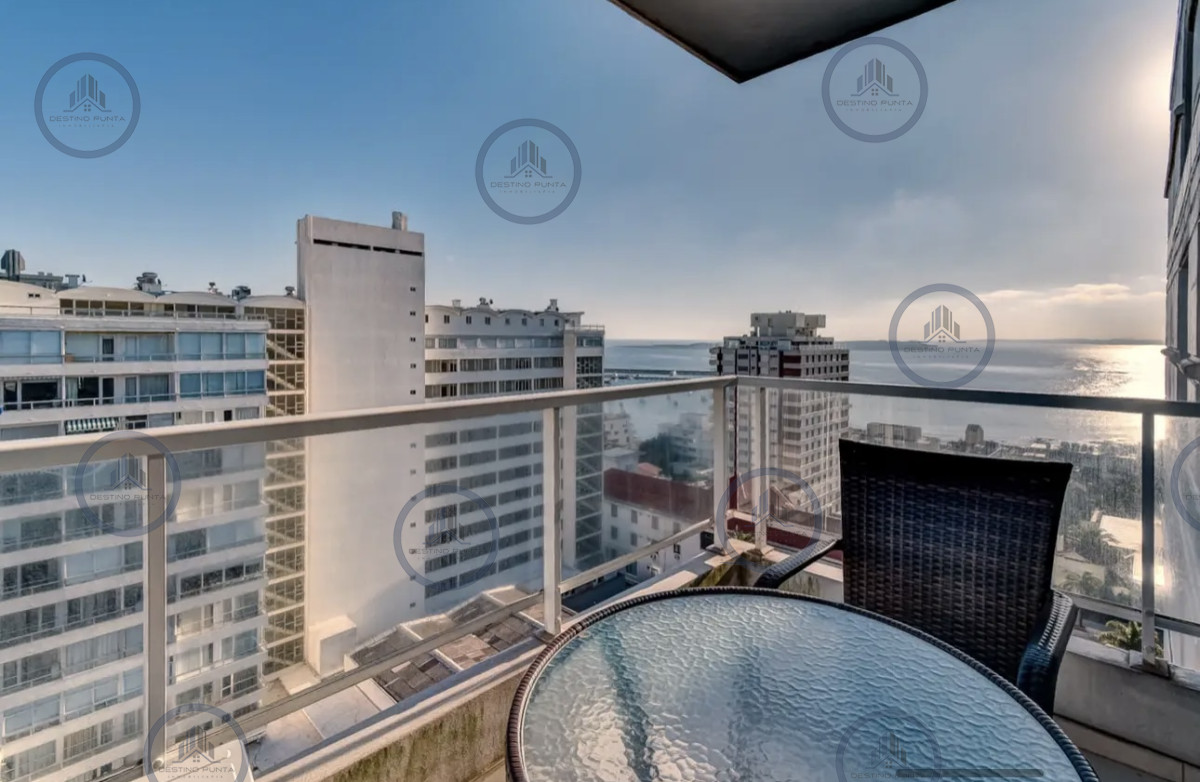 Apartamento ID.541 - Apartamento Céntrico de 2 Dormitorios con Vista al Mar, en el corazón de la Península de Punta del Este