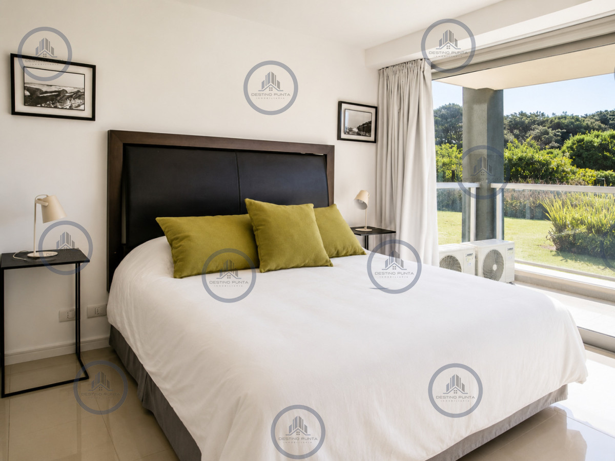 Apartamento ID.1817 - Apartamento de 3 Dormitorios Primera Línea del Mar, Playa Brava Punta del Este
