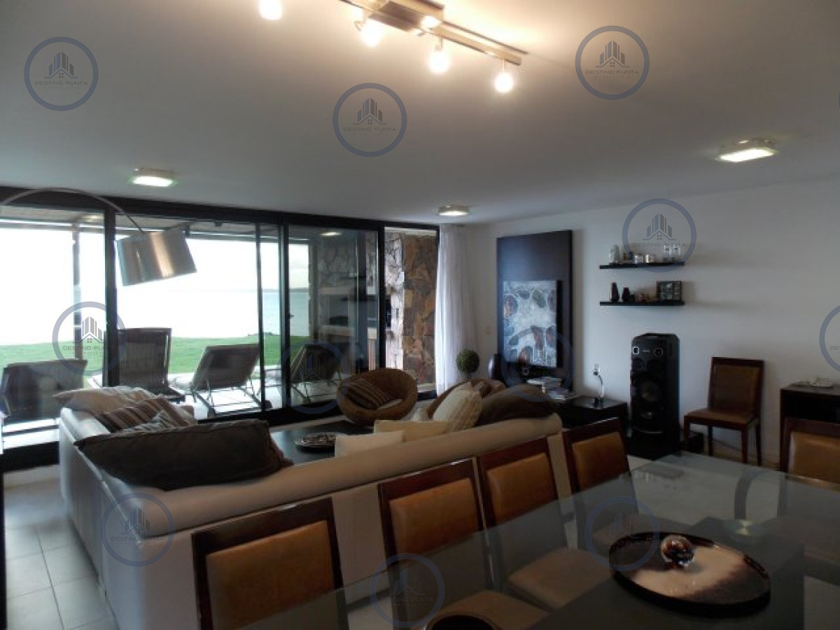 Apartamento ID.32 - Alquiler temporario de departamento esquinero de dos dormitorios mas dependencia de servicio, Punta Ballena