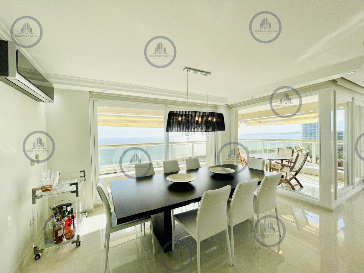 Apartamento ID.1059 - Venta de Excelente apartamento en alquiler temporario de tres dormitorios más dependencia de servicio, Playa Mansa, Punta del Este