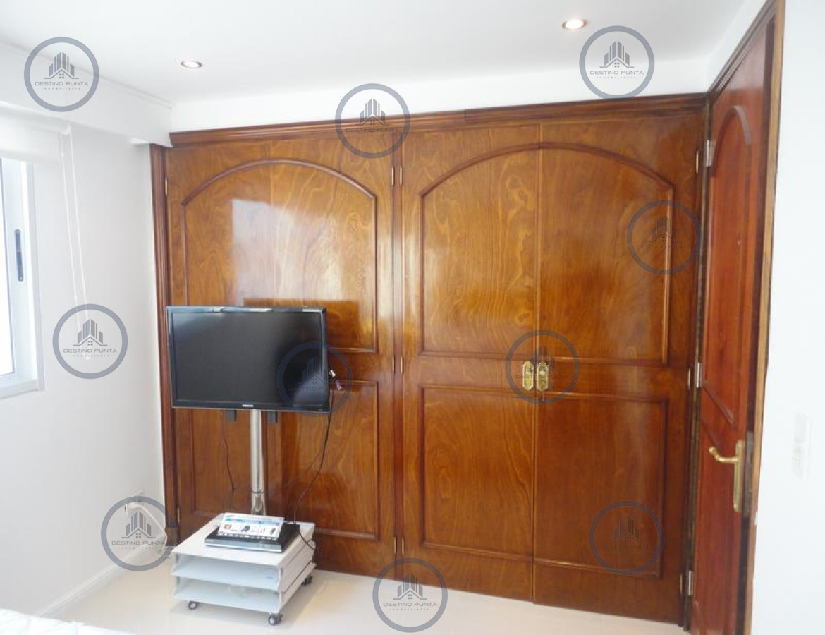 Apartamento ID.956 - Apartamento de 6 Dormitorios Frente al Puerto de Punta del Este