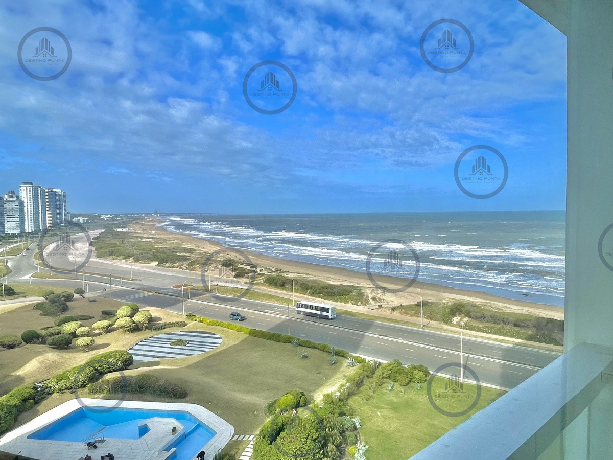 Apartamento ID.968 - Apartamento de 2 Dormitorios en Torre con Servicios - Playa Brava, Punta del Este