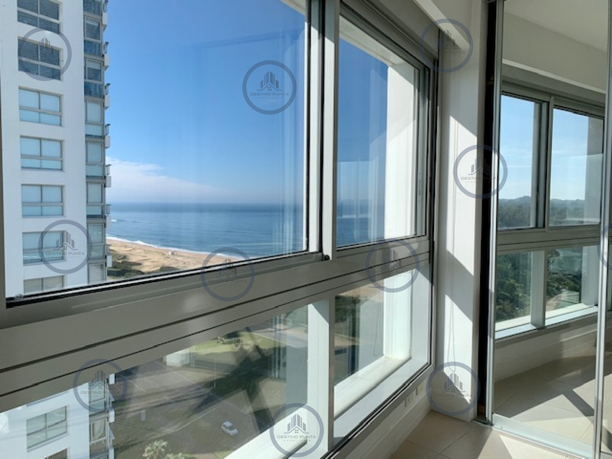 Apartamento ID.25 - Venta y alquiler temporario de apartamento de tres dormitorios mas dependencia de servicio en Playa Brava