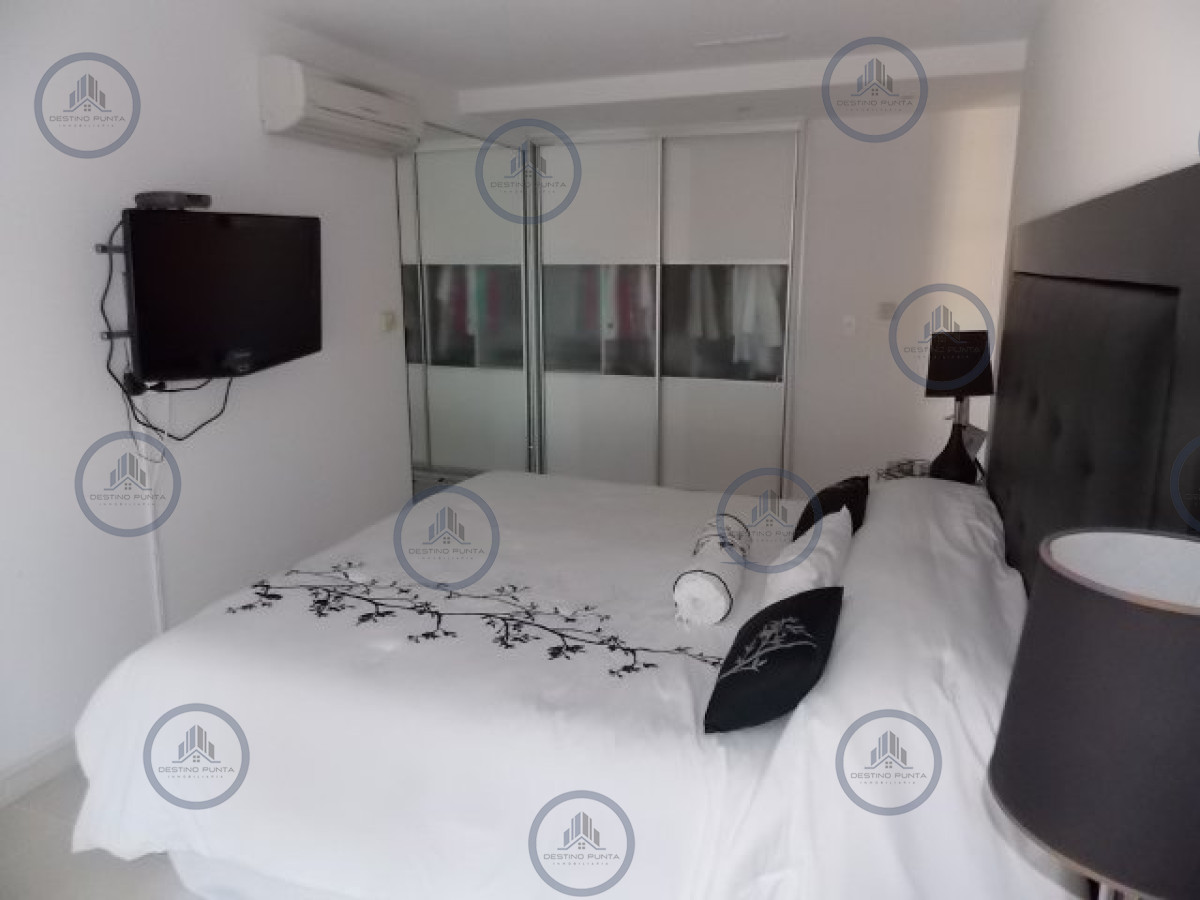 Apartamento ID.86 - Venta  de apartamento esquinero de tres dormitorios en Playa Mansa