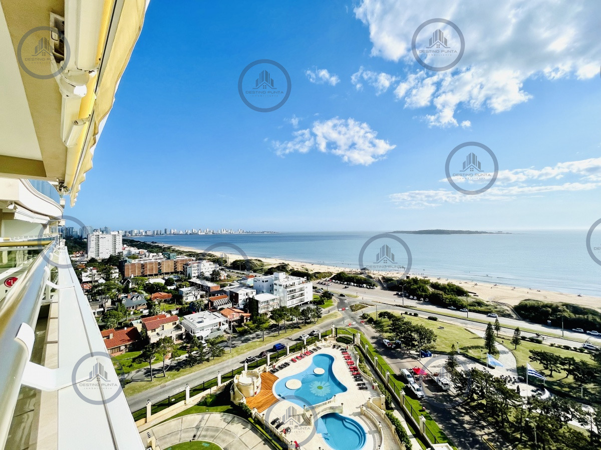 Apartamento ID.1059 - Venta de Excelente apartamento en alquiler temporario de tres dormitorios más dependencia de servicio, Playa Mansa, Punta del Este