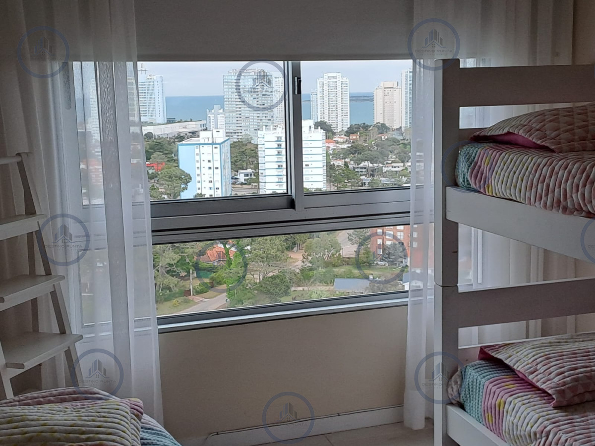 Apartamento ID.916 - Alquiler temporario de apartamento de dos dormitorios con dos baños en torre con servicios sobre Roosevelt
