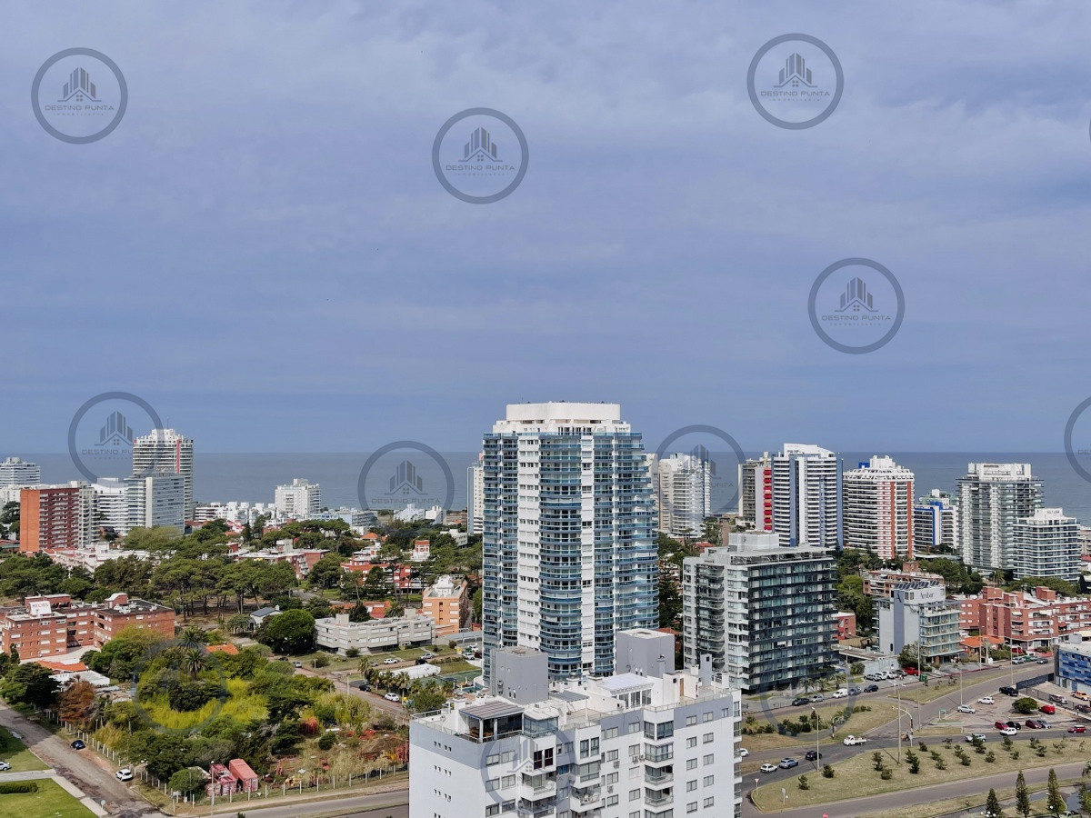 Apartamento ID.1226 - Venta de Excelente Penthouse de 2 Dormitorios y Parrillero con vistas a Playa Mansa, Punta del Este
