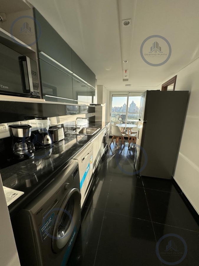 Apartamento ID.2506 - Apartamento de 2 Dormitorios + Dependencia y parrillero propio en Playa Brava