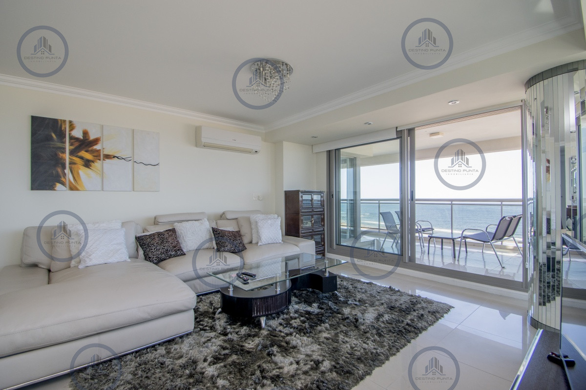 Moderno Apartamento de 3 Dormitorios y Dependencia frente al Mar - Venta y Alquiler — fotografía 3
