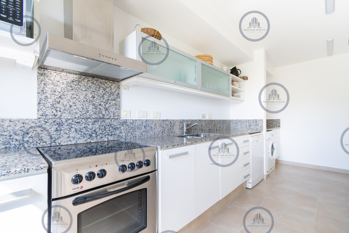 Apartamento ID.9 - Alquier temporario de amplio departamento de tres dormitorios con jardín, Punta Ballena