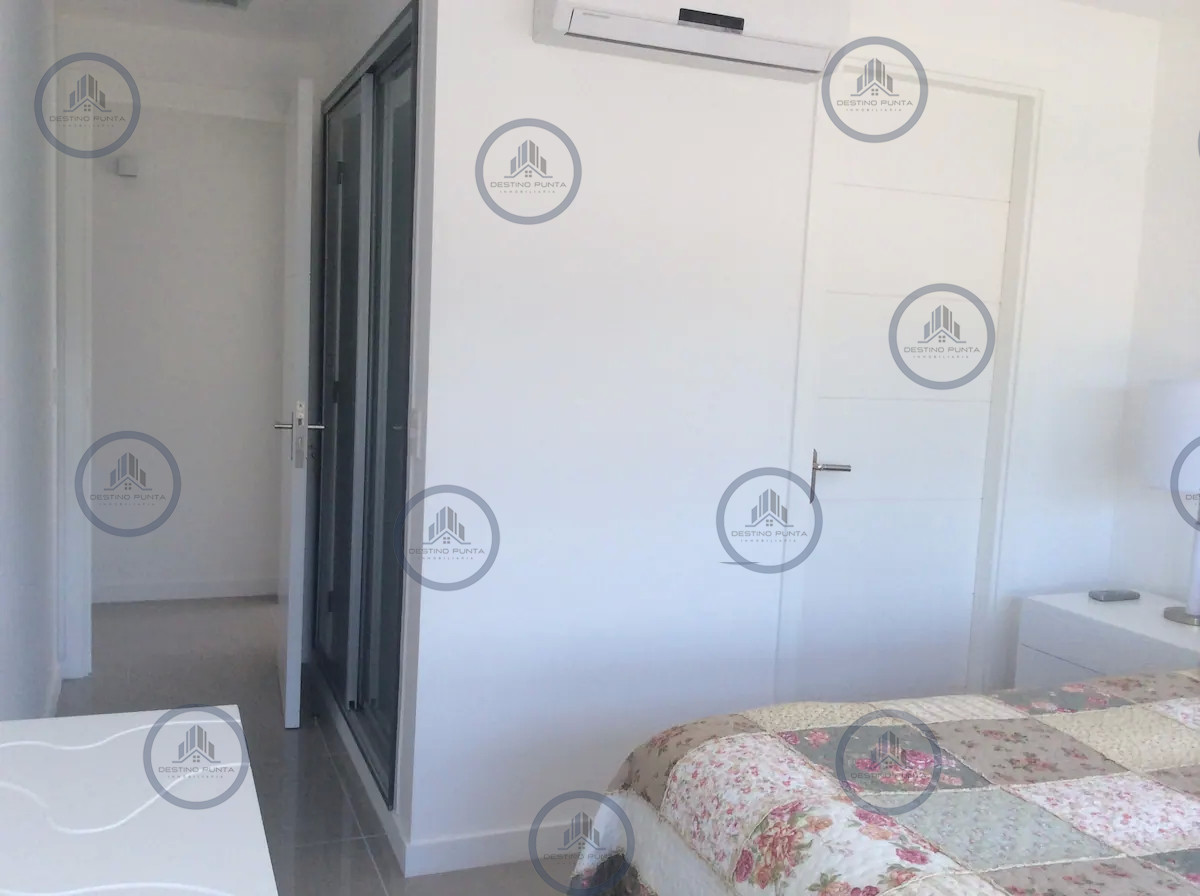 Apartamento ID.218 - Venta y alquiler de moderno departamento de tres dormitorios más dependencia a pasos de Playa Brava
