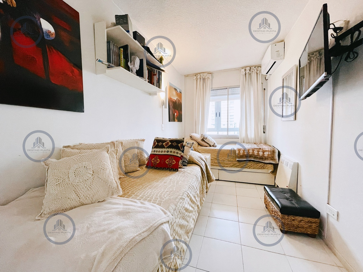 Apartamento ID.2075 - Excelente Apartamento de 2 Dormitorios Frente a Los Dedos, Playa Brava Punta del Este