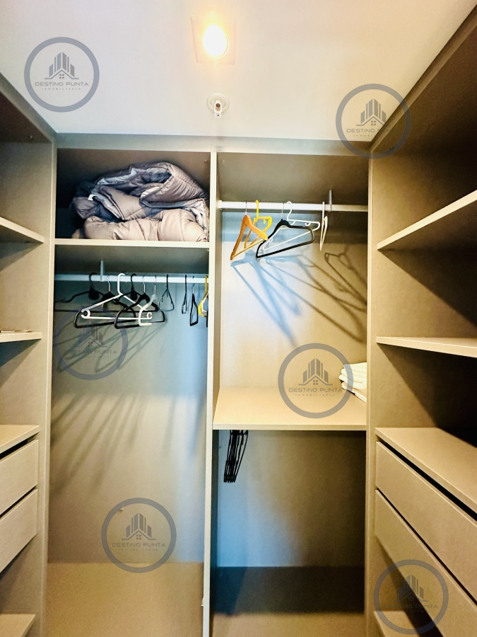 Apartamento ID.677 - Venta y alquiler de apartamento de tres dormitorios con tres suites moderno a estrenar, playa Brava