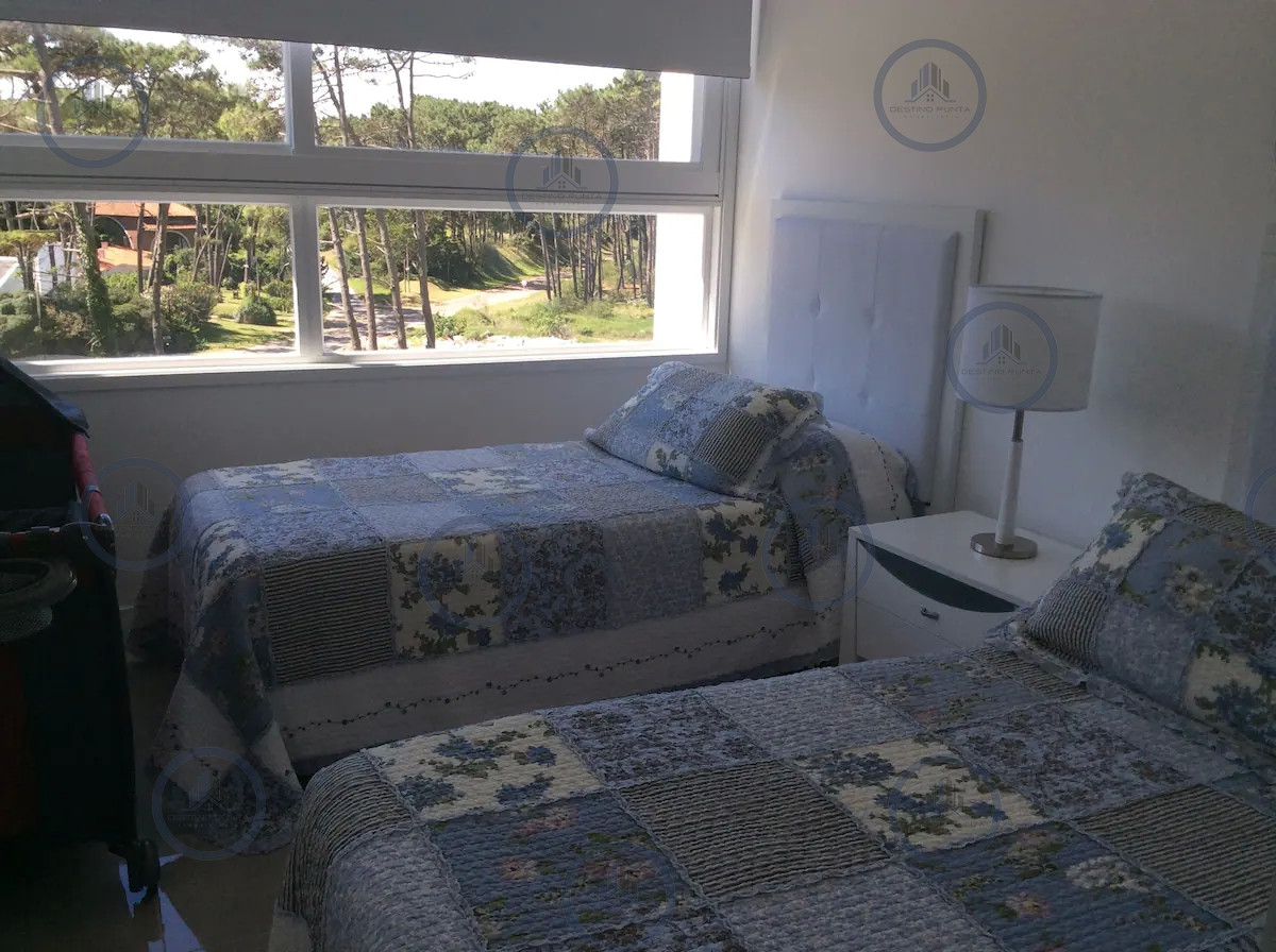 Apartamento ID.218 - Venta y alquiler de moderno departamento de tres dormitorios más dependencia a pasos de Playa Brava