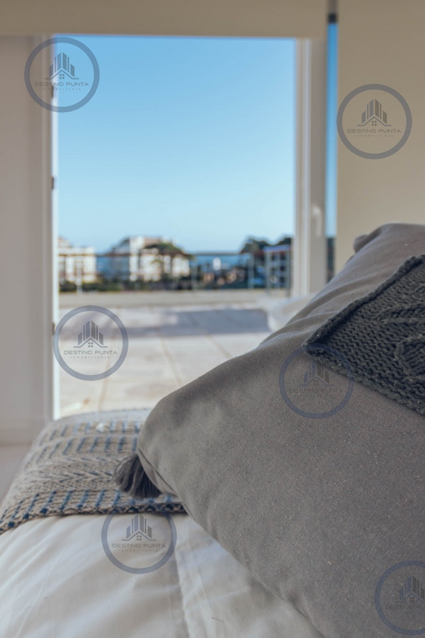 Apartamento ID.235 - Venta y alquiler temporario de maravilloso departamento penthouse en complejo privado de Playa Mansa