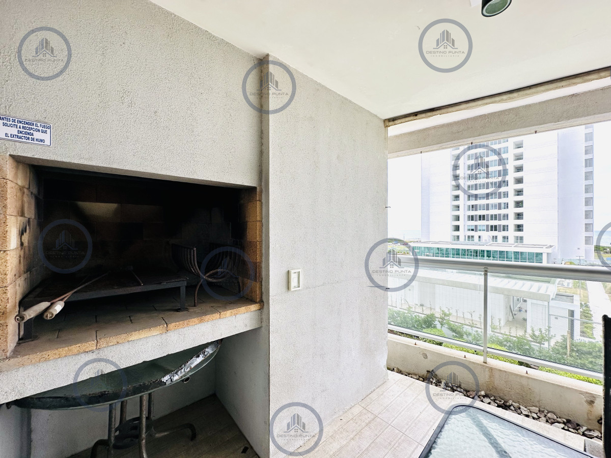 Apartamento ID.2295 - Oportunidad de venta apartamento de 3 dormitorios mas dependencia Playa Brava, Punta del Este