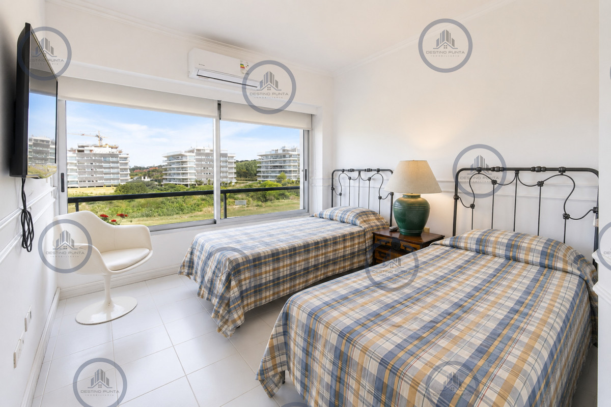 Apartamento ID.1102 - Exclusivo Apartamento Frente al Mar en Playa Brava, 3 Dormitorios y Dependencia