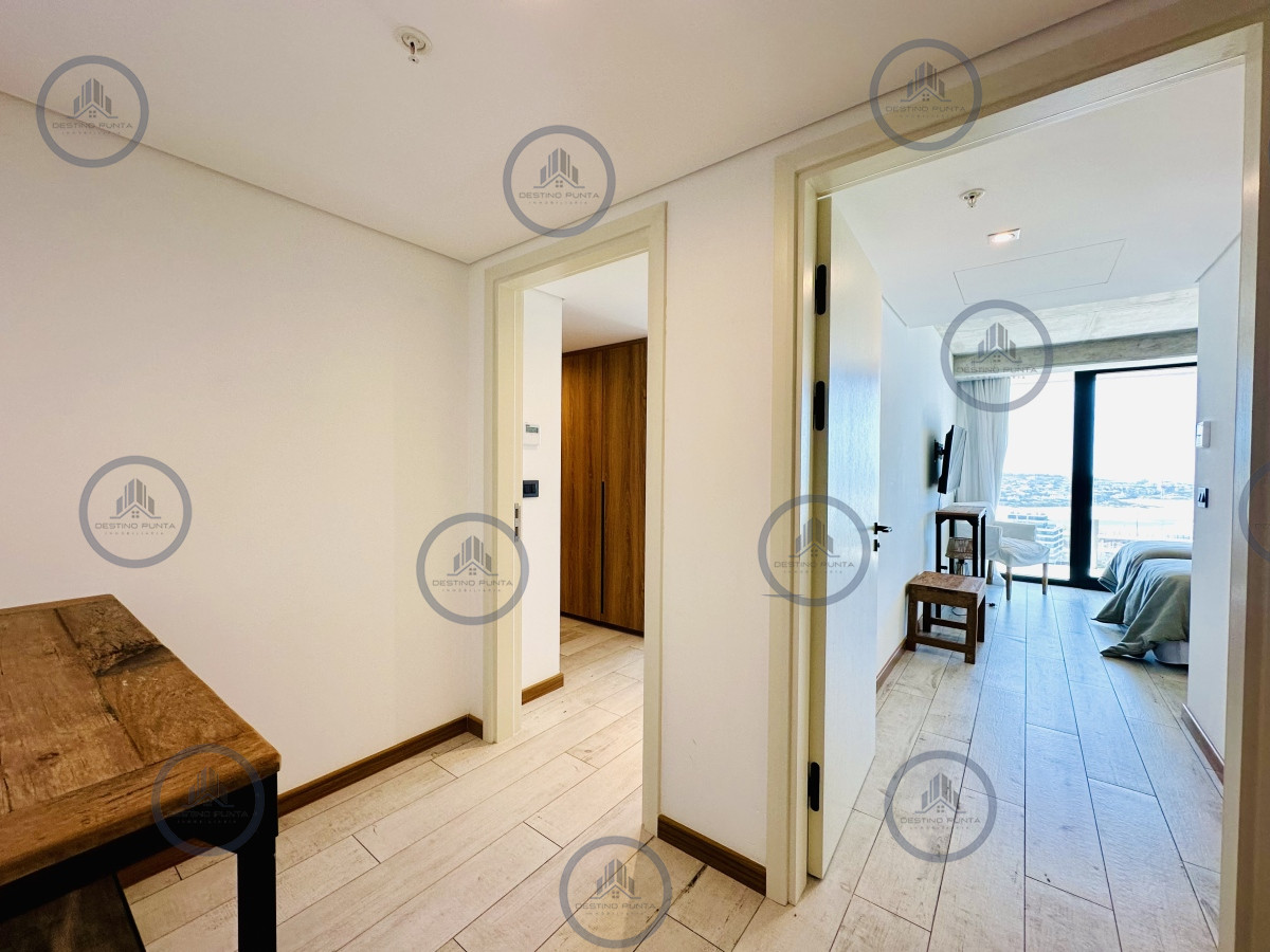 Apartamento ID.677 - Venta y alquiler de apartamento de tres dormitorios con tres suites moderno a estrenar, playa Brava