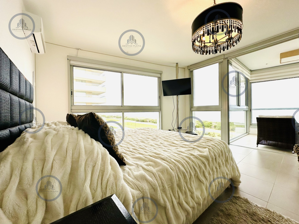 Apartamento ID.272 - Oportunidad en Venta Maravilloso departamento esquinero en Torre Le Parc, Playa Brava, Punta del Este