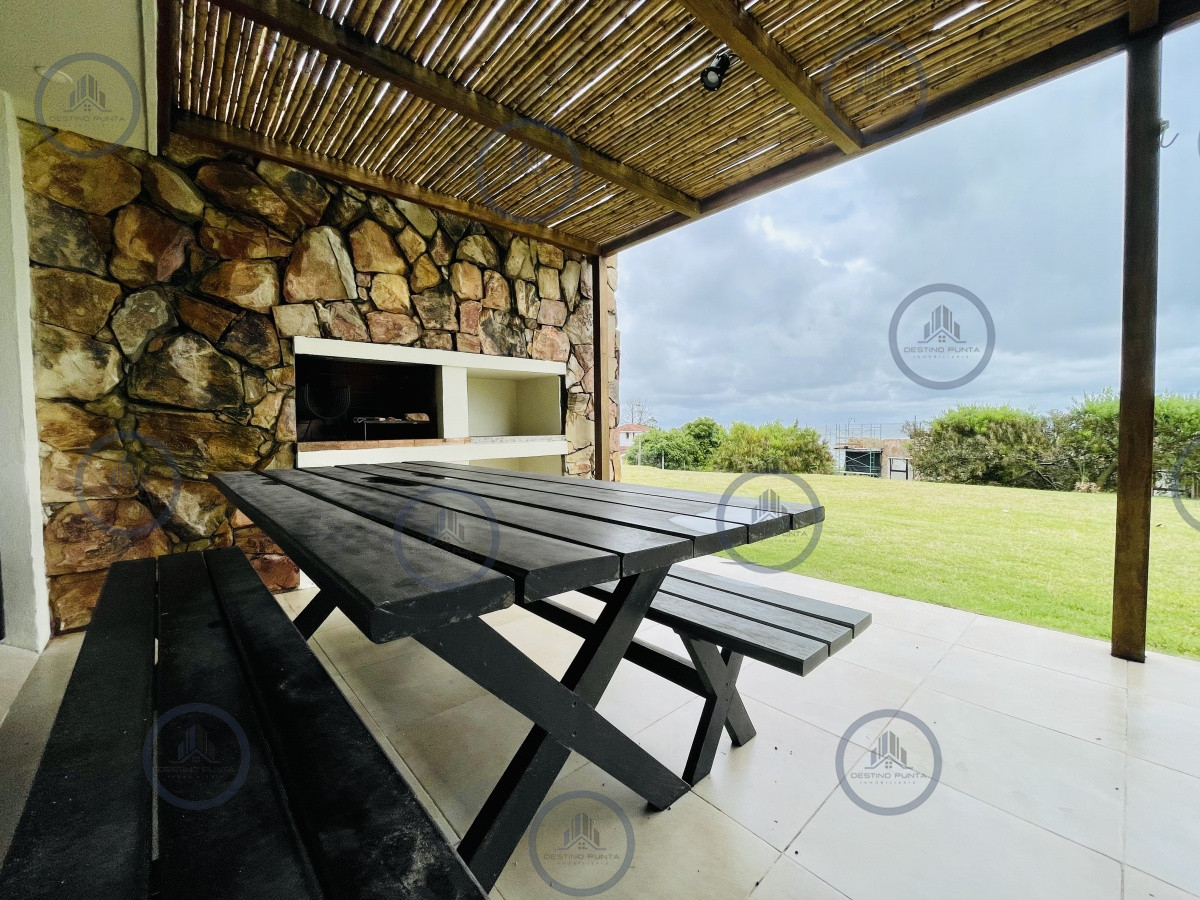 Apartamento ID.1039 - Alquiler temporario de apartamento de un dormitorio con parrillero y jardín, Punta Ballena