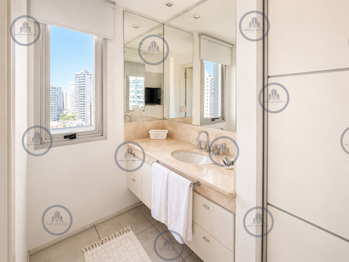 Apartamento ID.3255 - Apartamento de 3 Dormitorios con Vista al Mar, en Playa Brava Punta del Este