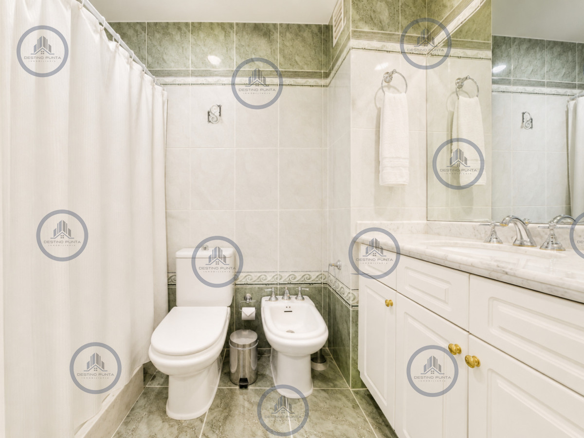 Apartamento ID.79 - Apartamento de 3 Dormitorios sobre Playa Mansa, en Venta y Alquiler, Punta del Este