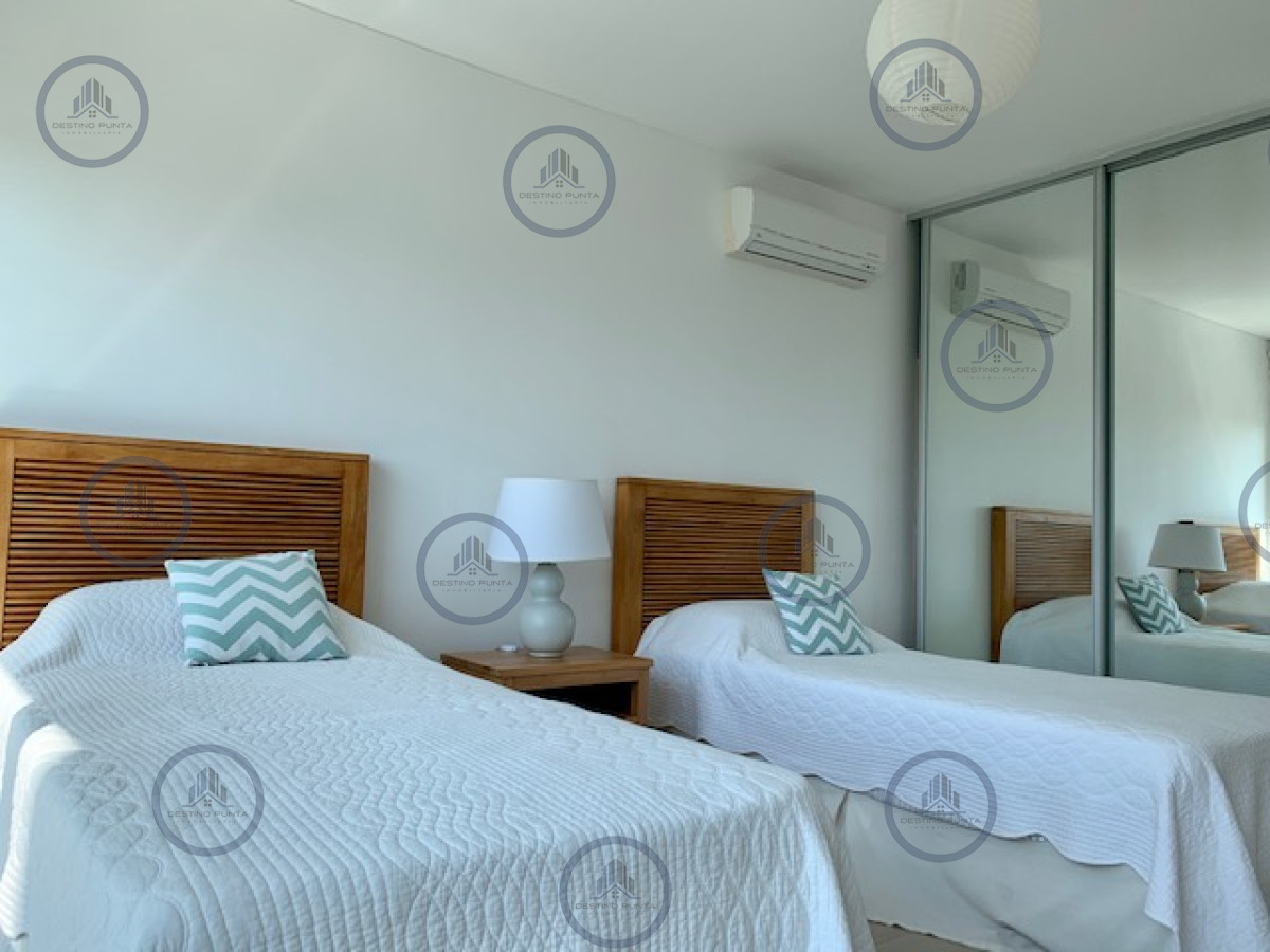 Apartamento ID.51 - Alquiler temporario de apartamento de dos dormitorios más dependencia de servicio sobre Playa Brava, Punta del Este